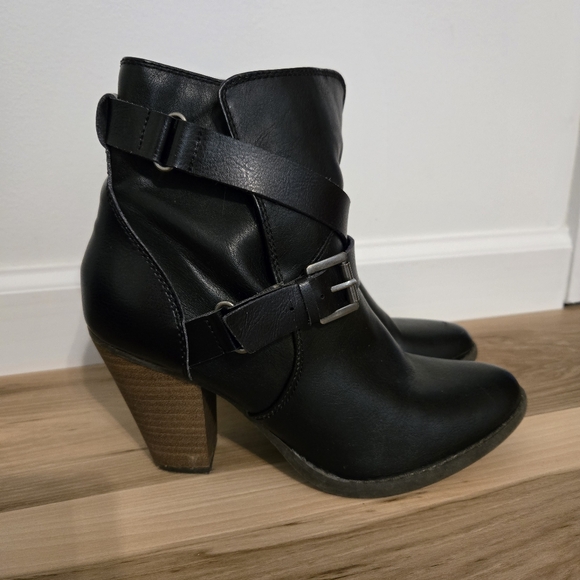 American Eagle Black Leather Ankle Boots Womens Size 8.5 - Picture 2 of 8